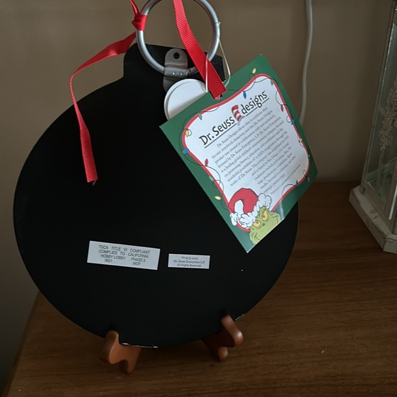 Cindy Lou and max wood decor - Picture 3 of 4